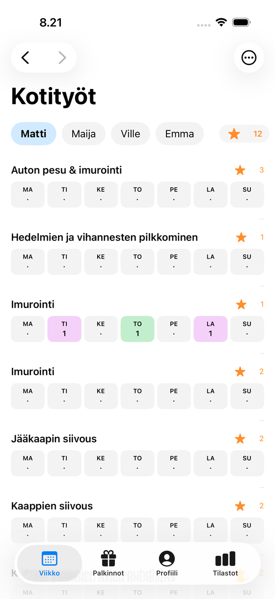 Kotityöt-sovelluksen viikkonäkymä: kotityöt riveinä ja viikonpäivät sarakkeina, tehdyt suoritukset korostettuina.